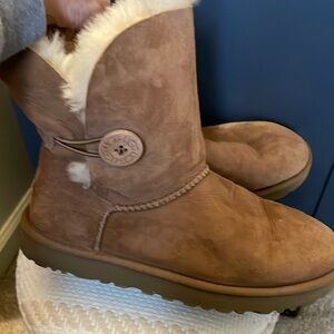 Ugg Bailey Button
